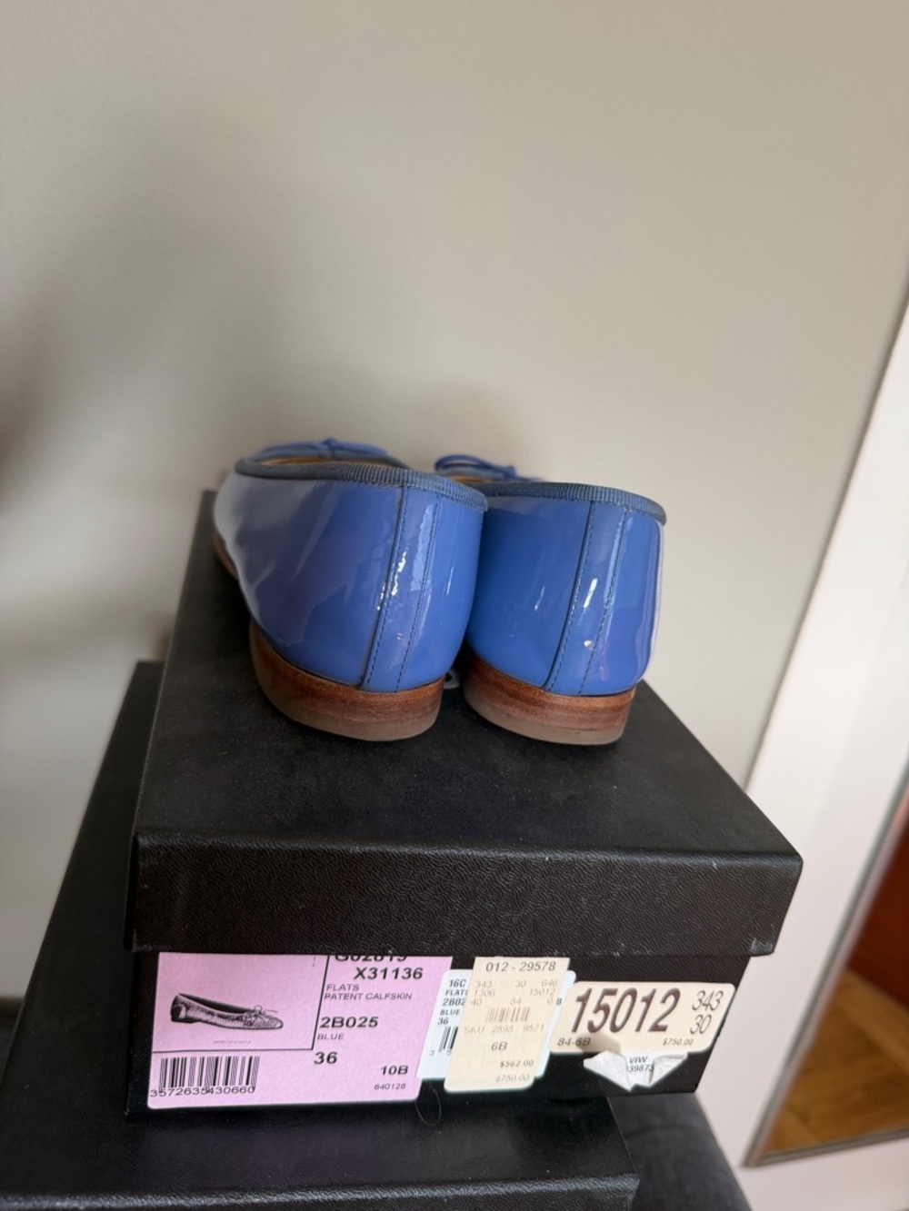 CHANEL Blue Patent Leather CC Logo Ballet Flats with Bow - Picture 2 of 4